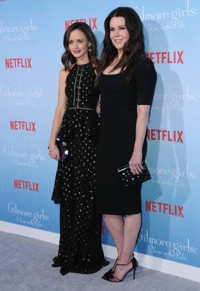 November 18, 2016 - Westwood, CA, United States - 18 November 2016 - Westwood, California. Alexis Bledel, Lauren Graham. Premiere Of Netflix s Gilmore Girls: A Year In The Life held at the Regency Bruin Theatre. Photo Credit: AdMedia Westwood United States - ZUMAa123 20161118_zaa_a123_003