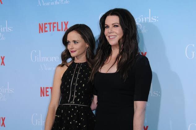 November 18, 2016 - Westwood, CA, United States - 18 November 2016 - Westwood, California. Alexis Bledel, Lauren Graham. Premiere Of Netflix s Gilmore Girls: A Year In The Life held at the Regency Bruin Theatre. Photo Credit: AdMedia Westwood United States - ZUMAa123 20161118_zaa_a123_010