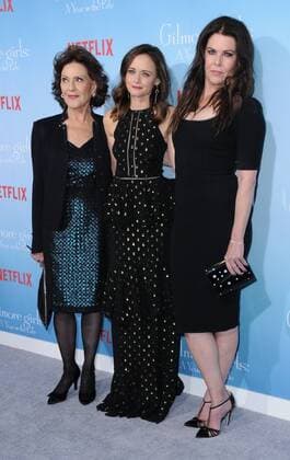 November 18, 2016 - Westwood, CA, United States - 18 November 2016 - Westwood, California. Kelly Bishop, Alexis Bledel, Lauren Graham. Premiere Of Netflix s Gilmore Girls: A Year In The Life held at the Regency Bruin Theatre. Photo Credit: AdMedia Westwood United States - ZUMAa123 20161118_zaa_a123_044