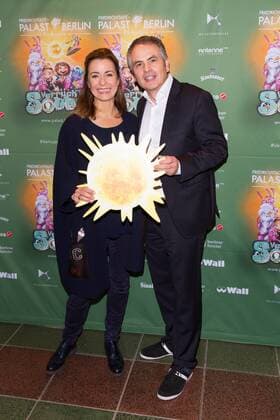 Bettina Cramer und Dr.Berndt Schmidt - Premiere der Kindershow Verrueckte Sonne im Friedrichstadt-Palast Berlin am 19.11.2016. Premiere Verrueckte Sonne