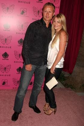 June 26, 2008 - Hollywood, California, U.S. - I13398CHW. SHIZUE U.S. BOUTIQUE GRAND OPENING PARTY AND AMANDA FOUNDATION ANIMAL RESCUE BENEFIT .SHIZUE BOUTIQUE, BEVERLY HILLS , CA .06 26 08.CANDACE CAMERON AND VAL BURE - ZUMAw87_ 20080626_gaf_w87_026