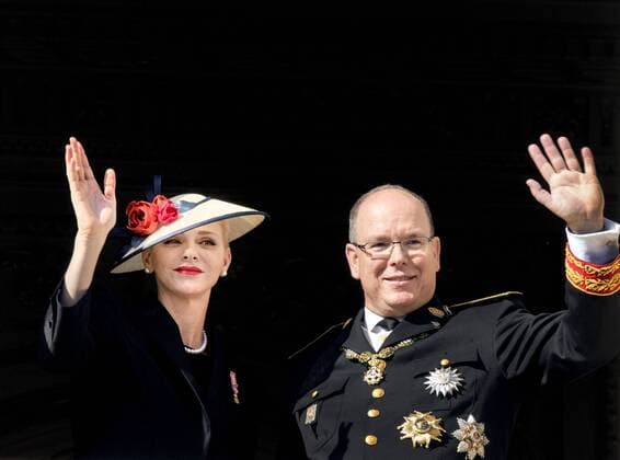 Bilder des Tages Monaco - Fürstenfamilie zeigt sich am Nationalfeiertag 19-11-2016 Monaco Celebrations marking Monaco s National Day in Monte Carlo Prince Albert and Princess Charlene and Princess Gabriella and Prince Jacques  Copyright: ppex
