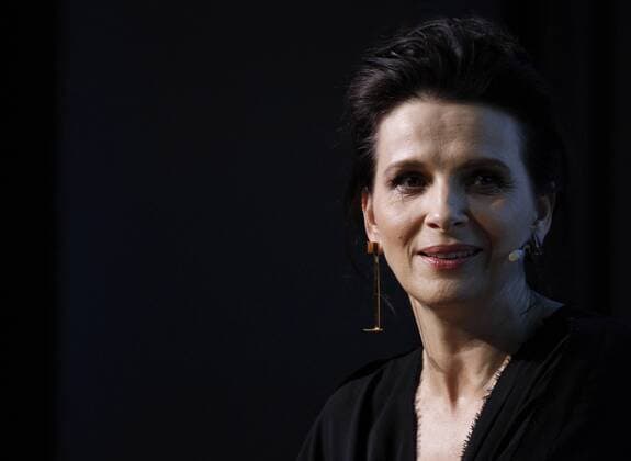 French actress Juliette Binoche during the ceremony she was awarded the 1st Women in Action! award in Madrid, central Spain, 19 November 2016. The Women in Action! award recognizes and rewards the trajectory and work of women in favor of equality in the audiovisual area (in front and behind the cameras). EFE Victor Lerena Juliette Binoche awarded the 1st Women in Action! award !ACHTUNG: NUR REDAKTIONELLE NUTZUNG!  20161119-636151897708603798