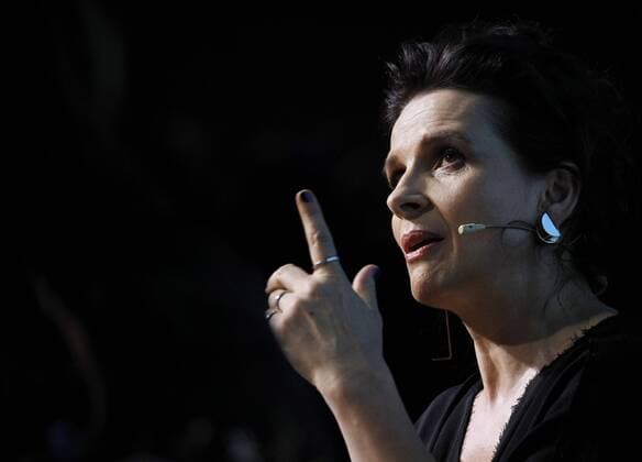 French actress Juliette Binoche during the ceremony she was awarded the 1st Women in Action! award in Madrid, central Spain, 19 November 2016. The Women in Action! award recognizes and rewards the trajectory and work of women in favor of equality in the audiovisual area (in front and behind the cameras). EFE Victor Lerena Juliette Binoche awarded the 1st Women in Action! award !ACHTUNG: NUR REDAKTIONELLE NUTZUNG!  20161119-636151898363942994