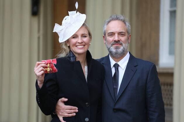 Prominente nach Ordensverleihung vor dem Buckingham Palast . 18 11 2016. London, United Kingdom. Investitures at Buckingham Palace. Buckingham Palace. Trumpet soloist Alison Balsom poses for a photo with her boyfriend Sam Mendes as she picks up her OBE for services to Music at Buckingham Palace, November 18 2016 . Alison Louise Balsom OBE (born 7 October 1978) is an English trumpet soloist, arranger, producer, music educator, curator and spokesperson for the importance of music education.  xi-Images xPoolx IIM-13846-0018