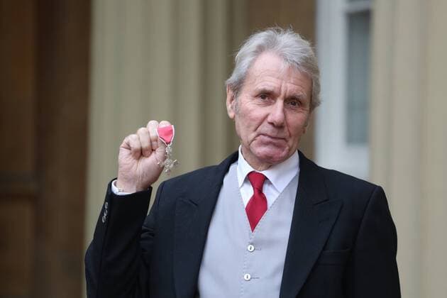 Prominente nach Ordensverleihung vor dem Buckingham Palast . 18 11 2016. London, United Kingdom. Investitures at Buckingham Palace. Buckingham Palace. David Mills picks up his MBE for services to Wildlife Conservation at Buckingham Palace, November 18 2016. David Mills MBE is a leading wildlife conservationist and founder of the British Wildlife Centre.  xi-Images xPoolx IIM-13846-0032
