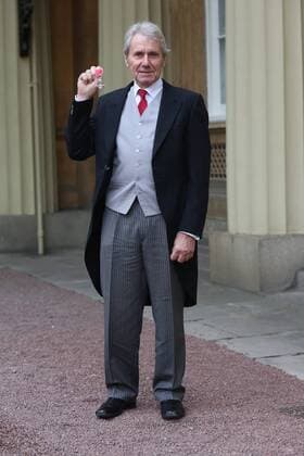 Prominente nach Ordensverleihung vor dem Buckingham Palast . 18 11 2016. London, United Kingdom. Investitures at Buckingham Palace. Buckingham Palace. David Mills picks up his MBE for services to Wildlife Conservation at Buckingham Palace, November 18 2016. David Mills MBE is a leading wildlife conservationist and founder of the British Wildlife Centre.  xi-Images xPoolx IIM-13846-0033