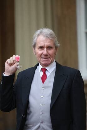 Prominente nach Ordensverleihung vor dem Buckingham Palast . 18 11 2016. London, United Kingdom. Investitures at Buckingham Palace. Buckingham Palace. David Mills picks up his MBE for services to Wildlife Conservation at Buckingham Palace, November 18 2016. David Mills MBE is a leading wildlife conservationist and founder of the British Wildlife Centre.  xi-Images xPoolx IIM-13846-0035