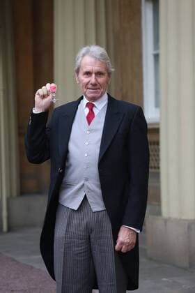 Prominente nach Ordensverleihung vor dem Buckingham Palast . 18 11 2016. London, United Kingdom. Investitures at Buckingham Palace. Buckingham Palace. David Mills picks up his MBE for services to Wildlife Conservation at Buckingham Palace, November 18 2016. David Mills MBE is a leading wildlife conservationist and founder of the British Wildlife Centre.  xi-Images xPoolx IIM-13846-0036