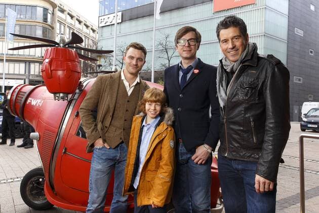 Friedrich Mücke, Arsseni Bultmann, Ralph Caspers und Wolfgang Groos bei der Weltpremiere des Kinofilms Robbi, Tobbi und das Fliewatüüt im Cinedom. Köln, 19.11.2016 Foto:xC.xHardtx xFuturexImage
