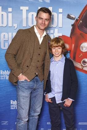 Friedrich Mücke und Arsseni Bultmann bei der Weltpremiere des Kinofilms Robbi, Tobbi und das Fliewatüüt im Cinedom. Köln, 19.11.2016 Foto:xC.xHardtx xFuturexImage