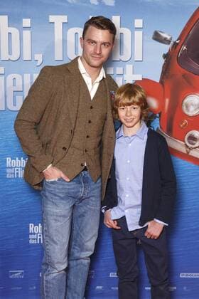 Friedrich Mücke und Arsseni Bultmann bei der Weltpremiere des Kinofilms Robbi, Tobbi und das Fliewatüüt im Cinedom. Köln, 19.11.2016 Foto:xC.xHardtx xFuturexImage