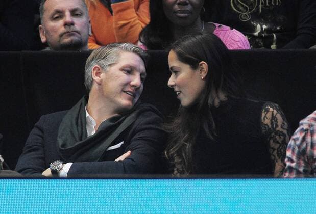 Themen der Woche Tennis - 2016 ATP World Tour Finals at The O2 - Day Eight Singles Final: Andy Murray (Great Britain) vs. Novak Djokovic (Serbia) Ladies Tennis Star Ana Ivanovic with her German Husband Bastian Schweinsteiger of Manchester United -  Mens singles Final