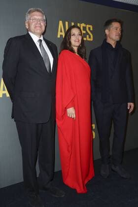 Robert Zemeckis Marion Cotillard et Brad Pitt - Photocall zum Film - Allied (Vertraute Fremde) - Paris - 20 11 2016 GwendolineLeGoff 