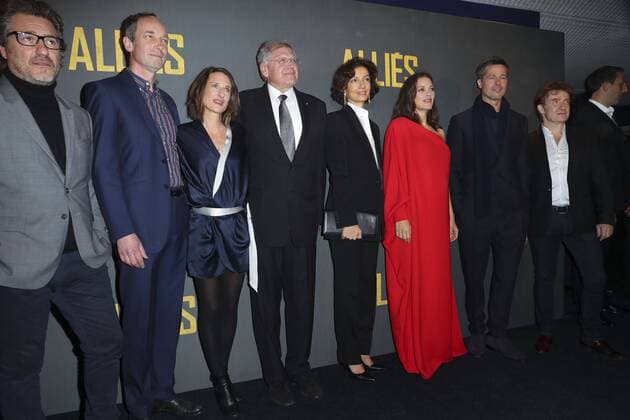 Xavier de Guillebon Camille Cottin Robert Zemeckis Audrey Azoulay Marion Cotillard et Brad Pitt Thierry Fremont - Photocall zum Film - Allied (Vertraute Fremde) - Paris - 20 11 2016 GwendolineLeGoff 