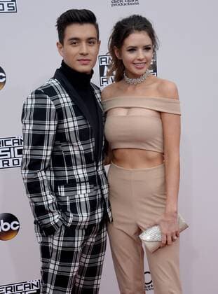 Internet personalities Gabriel Conte (L) and Jess Bauer arrive for the 2016 American Music Awards held at Microsoft Theater in Los Angeles on November 20, 2016.  LAP20161120023 JIMxRUYMEN