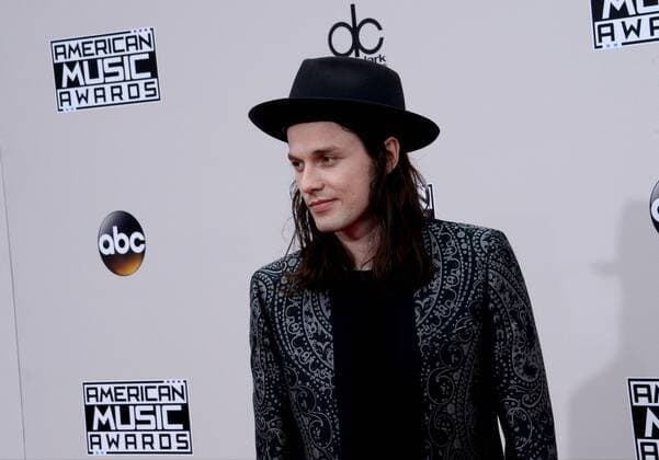 Recording artist James Bay arrives for the 2016 American Music Awards held at Microsoft Theater in Los Angeles on November 20, 2016.  LAP20161120085 JIMxRUYMEN