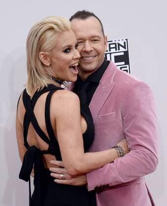 Actress Jenny McCarthy (L) and recording artist Donnie Wahlberg arrive for the 2016 American Music Awards held at Microsoft Theater in Los Angeles on November 20, 2016.  LAP20161120136 JIMxRUYMEN