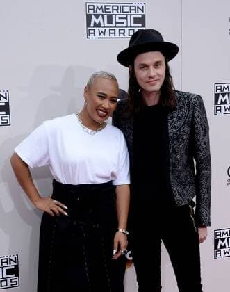 Singer Emeli Sande (L) and recording artist James Bay arrive for the 2016 American Music Awards held at Microsoft Theater in Los Angeles on November 20, 2016.  LAP20161120096 JIMxRUYMEN
