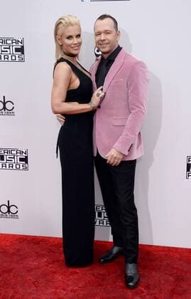 Actress Jenny McCarthy (L) and recording artist Donnie Wahlberg arrive for the 2016 American Music Awards held at Microsoft Theater in Los Angeles on November 20, 2016.  LAP20161120128 JIMxRUYMEN