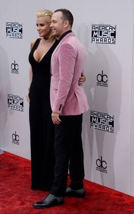Actress Jenny McCarthy (L) and recording artist Donnie Wahlberg arrive for the 2016 American Music Awards held at Microsoft Theater in Los Angeles on November 20, 2016.  LAP20161120138 JIMxRUYMEN
