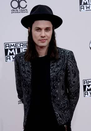American Music Awards in Los Angeles Recording artist James Bay arrives for the 2016 American Music Awards held at Microsoft Theater in Los Angeles on November 20, 2016.  LAP20161120094 JIMxRUYMEN