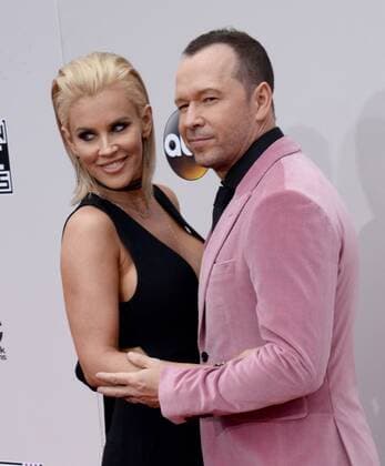 Actress Jenny McCarthy (L) and recording artist Donnie Wahlberg arrive for the 2016 American Music Awards held at Microsoft Theater in Los Angeles on November 20, 2016.  LAP20161120122 JIMxRUYMEN