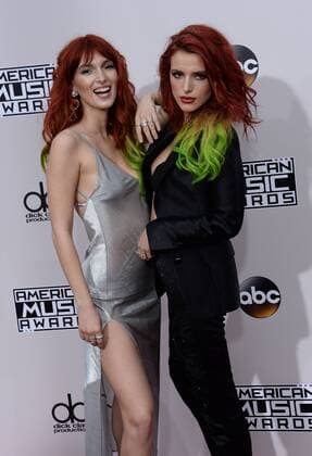 Actresses Dani Thorne (L) and Bella Thorne arrive for the 2016 American Music Awards held at Microsoft Theater in Los Angeles on November 20, 2016.  LAP20161120228 JIMxRUYMEN