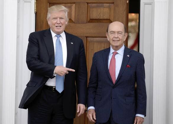 Trump führt Gespräche im Trump International Golf Club November 20, 2016 - Bedminster Township, New Jersey, United States of America - United States President-elect Donald Trump (L) gestures at investor Wilbur Ross at the clubhouse of Trump International Golf Club, in Bedminster Township, New Jersey, USA, 20 November 2016..Credit: Pool via CNP Bedminster Township United States of America - ZUMAs152 20161120_zaa_s152_024