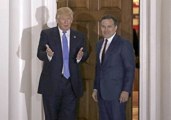Trump führt Gespräche im Trump International Golf Club November 20, 2016 - Bedminster Township, New Jersey, United States of America - United States President-elect Donald Trump (L) poses with David McCormick at the clubhouse of Trump International Golf Club, in Bedminster Township, New Jersey, USA, 20 November 2016..Credit: Pool via CNP Bedminster Township United States of America - ZUMAs152 20161120_zaa_s152_040