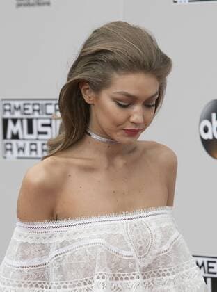 November 20, 2016 - Los Angeles, California, U.S - Gigi Hadid on the Red Carpet of the 2016 American Music Awards held on Sunday, November 20, 2016 at the Microsoft Theatre in Los Angeles, California. Los Angeles U.S. - ZUMAp124 20161120_zaa_p124_001
