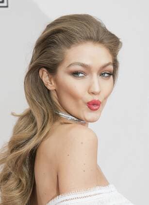 November 20, 2016 - Los Angeles, California, U.S - Gigi Hadid on the Red Carpet of the 2016 American Music Awards held on Sunday, November 20, 2016 at the Microsoft Theatre in Los Angeles, California. Los Angeles U.S. - ZUMAp124 20161120_zaa_p124_023