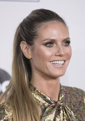 November 20, 2016 - Los Angeles, California, U.S - Heidi Klum on the Red Carpet of the 2016 American Music Awards held on Sunday, November 20, 2016 at the Microsoft Theatre in Los Angeles, California. Los Angeles U.S. - ZUMAp124 20161120_zaa_p124_053