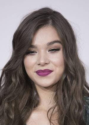 November 20, 2016 - Los Angeles, California, U.S - Hailee Steinfeld on the Red Carpet of the 2016 American Music Awards held on Sunday, November 20, 2016 at the Microsoft Theatre in Los Angeles, California. Los Angeles U.S. - ZUMAp124 20161120_zaa_p124_080