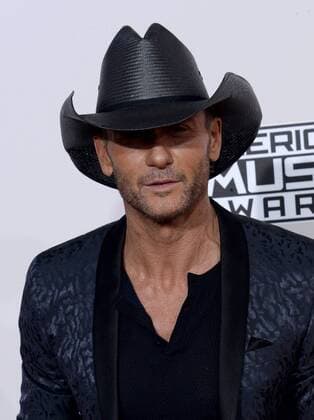 Singer Tim McGraw arrives for the 2016 American Music Awards held at Microsoft Theater in Los Angeles on November 20, 2016.  LAP20161120411 JIMxRUYMEN