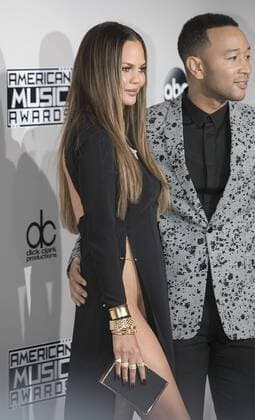November 20, 2016 - Los Angeles, California, U.S - John Legend and Chrissy Teigen on the Red Carpet of the 2016 American Music Awards held on Sunday, November 20, 2016 at the Microsoft Theatre in Los Angeles, California. Los Angeles U.S. - ZUMAp124 20161120_zaa_p124_104