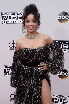 Singer Tinashe arrives for the 2016 American Music Awards held at Microsoft Theater in Los Angeles on November 20, 2016.  LAP20161120484 JIMxRUYMEN
