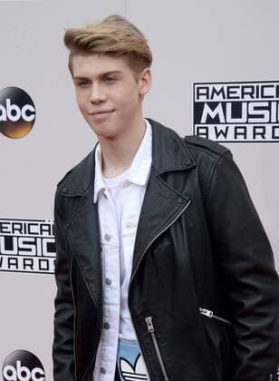 Internet personality Aidan Alexander arrives for the 2016 American Music Awards held at Microsoft Theater in Los Angeles on November 20, 2016.  LAP20161120492 JIMxRUYMEN