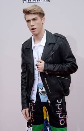 Internet personality Aidan Alexander arrives for the 2016 American Music Awards held at Microsoft Theater in Los Angeles on November 20, 2016.  LAP20161120493 JIMxRUYMEN