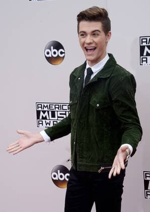 Internet personality Jordan Doww arrives for the 2016 American Music Awards held at Microsoft Theater in Los Angeles on November 20, 2016.  LAP20161120497 JIMxRUYMEN