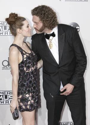 November 20, 2016 - Los Angeles, California, U.S - T.J. Miller and Kate Gorney on the Red Carpet of the 2016 American Music Awards held on Sunday, November 20, 2016 at the Microsoft Theatre in Los Angeles, California. Los Angeles U.S. - ZUMAp124 20161120_zaa_p124_109