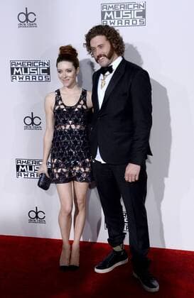 Actor T.J. Miller (R) and Kate Gorney arrive for the 2016 American Music Awards held at Microsoft Theater in Los Angeles on November 20, 2016.  LAP20161120557 JIMxRUYMEN