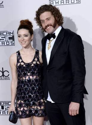 American Music Awards in Los Angeles Actor T.J. Miller (R) and Kate Gorney arrive for the 2016 American Music Awards held at Microsoft Theater in Los Angeles on November 20, 2016.  LAP20161120558 JIMxRUYMEN