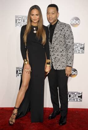 American Music Awards in Los Angeles: Chrissy Teigen ohne Slip auf dem roten Teppich John Legend & wife Chrissy Teigen AMERICAN MUSIC AWARDS: ARRIVALS Los Angeles Patrick Rideaux PicturePerfect