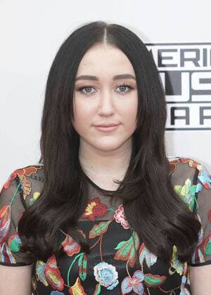 November 20, 2016 - Los Angeles, California, U.S - Noah Cyrus on the Red Carpet of the 2016 American Music Awards held on Sunday, November 20, 2016 at the Microsoft Theatre in Los Angeles, California. Los Angeles U.S. - ZUMAp124 20161120_zaa_p124_136