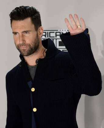 Adam Levine of Maroon 5 appears backstage during the 2016 American Music Awards held at Microsoft Theater in Los Angeles on November 20, 2016.  LAP20161120590 JIMxRUYMEN