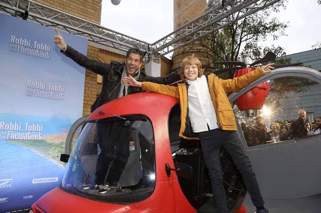 Wolfgang Groos und Arsseni Bultmann bei der Premiere des Kinofilms Robbi, Tobbi und das Fliewatüüt im Kino in der Kulturbrauerei. Berlin, 20.11.2016 Foto:xS.xGabschx xFuturexImage