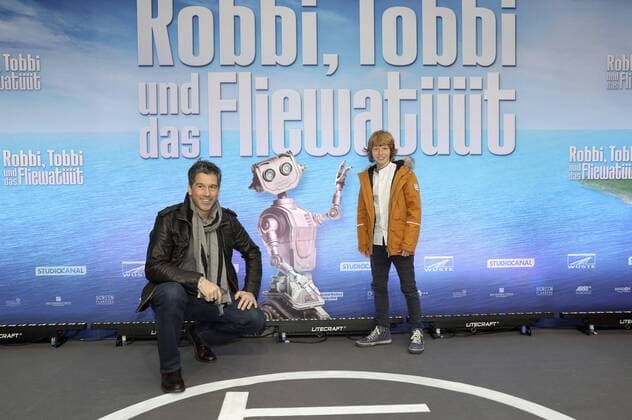 Wolfgang Groos und Arsseni Bultmann bei der Premiere des Kinofilms Robbi, Tobbi und das Fliewatüüt im Kino in der Kulturbrauerei. Berlin, 20.11.2016 Foto:xS.xGabschx xFuturexImage