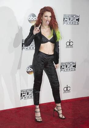 November 20, 2016 - Los Angeles, California, U.S - Bella thorne on the Red Carpet of the 2016 American Music Awards held on Sunday, November 20, 2016 at the Microsoft Theatre in Los Angeles, California. Los Angeles U.S. - ZUMAp124 20161120_zaa_p124_223