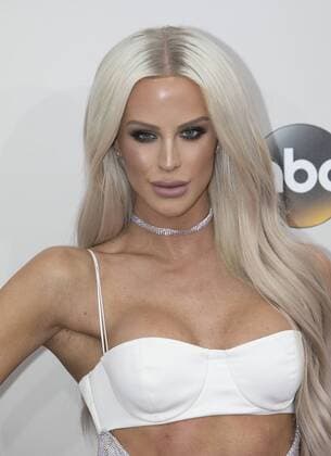 November 20, 2016 - Los Angeles, California, U.S - Gigi Gorgeous on the Red Carpet of the 2016 American Music Awards held on Sunday, November 20, 2016 at the Microsoft Theatre in Los Angeles, California. Los Angeles U.S. - ZUMAp124 20161120_zaa_p124_216